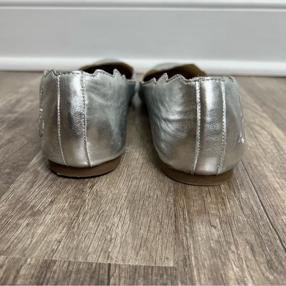 Sam Edelman 7.5 Finnegan Silver Flats - Picture 6 of 8